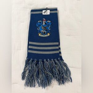 Universal Studios Wizarding world of Harry Potter Ravenclaw scarf